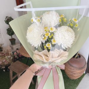 Serene Chamomile & Mum Bouquet